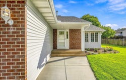 342 Parkview Lane S, Maplewood, MN 55119