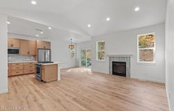 106 Memory Ln, Pinehurst, ID 83850