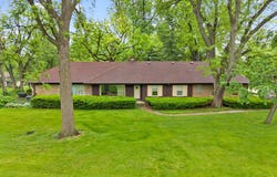 16 Greenridge Road, Elgin, IL 60120
