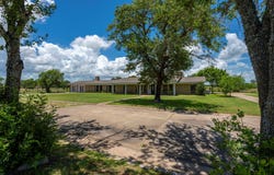 3345 E Austin St, Giddings, TX 78942