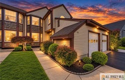 8 Rothwell Drive, Monroe, NJ 08831