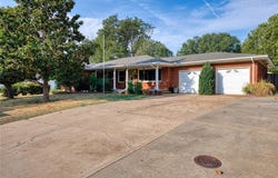 1119 Crestview Drive, Elk City, OK 73644