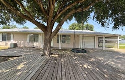 709 N Leckie, Runge, TX 78151