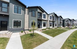 8621 W Shoreline Pl, Sioux Falls, SD 57107