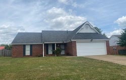106 Orchard Cove, SENATOBIA, MS 38668