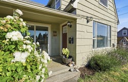 208 SW 3RD Ave, Kelso, WA 98626