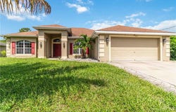 915 Alvin Ave, LEHIGH ACRES, FL 33971