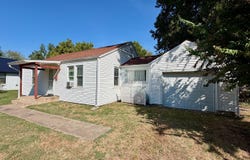 323 E Summit Street, Bolivar, MO 65613