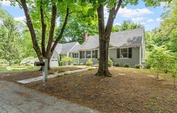 2 Doris Rd, Bedford, MA 01730