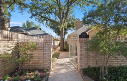 2108 Woodway Drive, Arlington, TX 76017