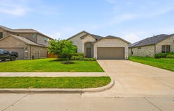 1106 Burlingame Drive, Cleburne, TX 76033