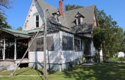 409 E College Street, Aurora, MO 65605