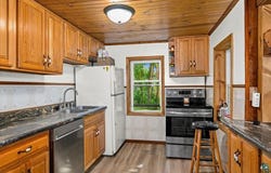 5466 Jean Duluth Rd, Duluth, MN 55903