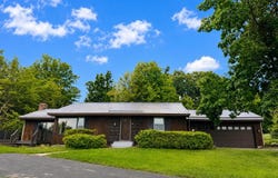 576 TIMBER HILLS Drive, FREEPORT, IL 61032