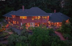 40450 HILLTOP Dr, Lebanon, OR 97355