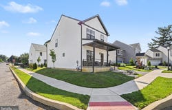 100 MEADOWS Bend, LITITZ, PA 17543