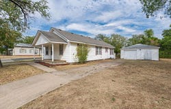 1229 N Center Avenue, Shawnee, OK 74801