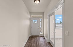 8975 BEDWELL St, Rathdrum, ID 83858