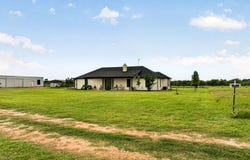 965 County Road 7611, Devine, TX 78016