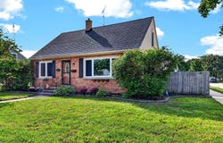 2021 79th St, Kenosha, WI 53143