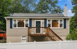 544 Brooklyn Mountain Rd, Hopatcong Boro, NJ 07843-1272
