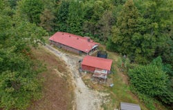 79 Blueberry Hill Rd, Campton, KY 41301