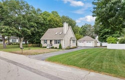 15 Crossman Ave, Attleboro, MA 02703