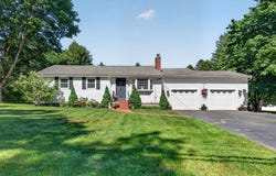 15 Lovejoy Rd, Andover, MA 01810