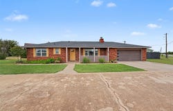 633 E Benton Avenue, Sayre, OK 73662