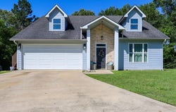 330 Oak Meadow Lane, Lufkin, TX 75904