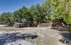 105 Barrows Lane, DeSoto, TX 75115