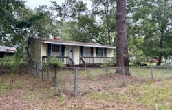 1922 E McIver Rd, Florence, SC 29501