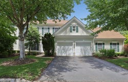 122 White Pine Ct, Paramus Boro, NJ 07652-1341