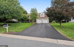 157 KINGS GATE Drive, LITITZ, PA 17543