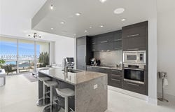 900 Biscayne Blvd, Miami, FL 33132