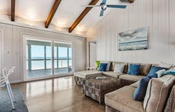 914 Gulf Shore Dr, Carrabelle, FL 32322