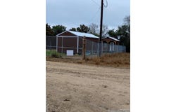 475 Skyline Dr, Bandera, TX 78003