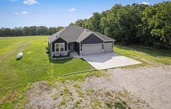 20196 207th Street, Tonganoxie, KS 66086