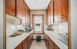82 Snell St, Fall River, MA 02721