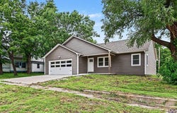 406 Yuba St, Burlington, KS 66839