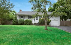 10 Brian Drive, East Islip, NY 11730
