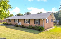 1229 Crestview Drive, Elberton, GA 30635