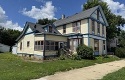 410 S 1st Street, Guttenberg, IA 52052