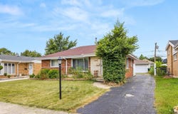 10842 Claridge Avenue, Westchester, IL 60154