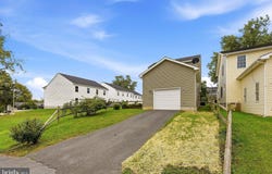 104 CENTER Street, CHARLES TOWN, WV 25414