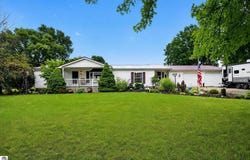 6486 N Winans Road, Alma, MI 48801