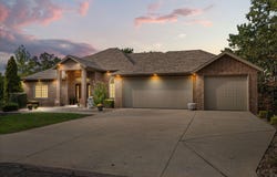 842 Silver Cliff Way, Branson West, MO 65737