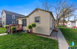 422 E 2nd St, Parker, SD 57035