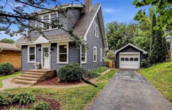 686 Perry Street, Dubuque, IA 52003