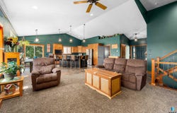 1516 N Maynard Ln, Sioux Falls, SD 57110